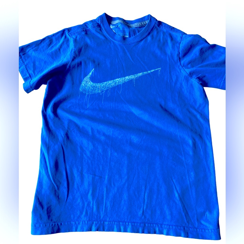 Boys medium Nike t-shirt